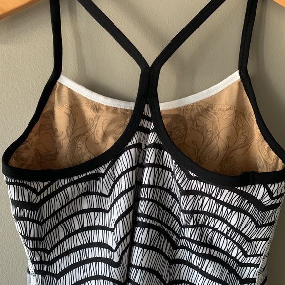 NWOT lululemon power y tank - Picture 3 of 4
